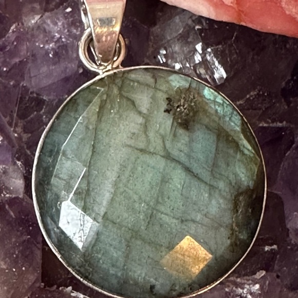 Labradorite faceted sterling silver pendant - Picture 4 of 7